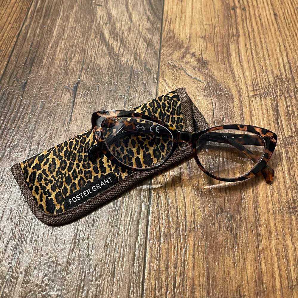 Women’s Torte-shell Cat Eye Readers x 2.5 with Case